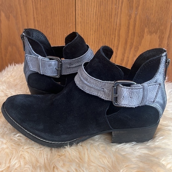 Rebels Black Suede Cut Out Ankle Booties Sz-7.5 - Picture 4 of 14
